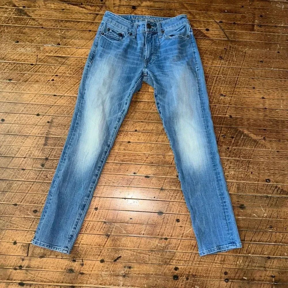American Eagle distressed 26x28 normcore slim jeans